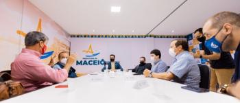 Em Maceió, prefeito JHC recebe clubes e discute retorno gradual de público aos jogos de futebol