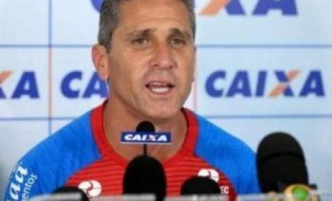Ex-seleção e com passagem pelo Flamengo deixa o SBT e volta a ser técnico